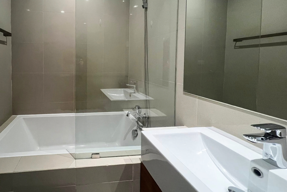 Spacious 2-bedroom, 2-bathroom condo for rent at Noble Reveal Ekkamai. Only 300m from BTS, fully furnished, 75 sqm, with indoor pool and gym. Rent: 60,000 THB/month.