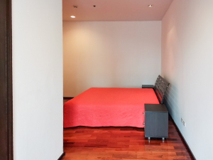 108 sqm 2-bedroom condo for rent on Sukhumvit 55. Fully furnished, high floor, modern kitchen, city view, 50,000 THB/month with full facilities.