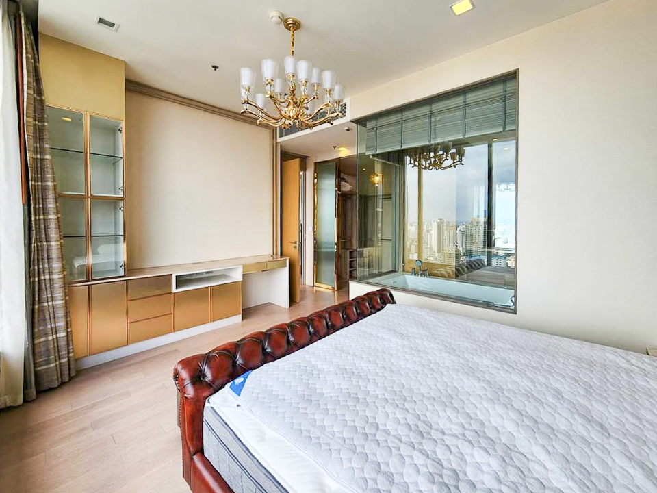 For rent at The ESSE Asoke: rare 2-bedroom 85 sqm corner unit on high floor with panoramic views. Fully furnished, closed kitchen, walk-in closet, 2 parking spaces. 85,000 THB/month.