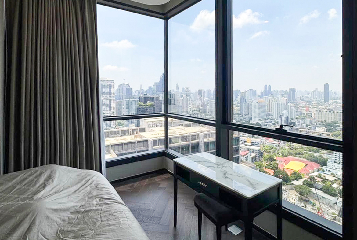 For sale: 2BR, 2BA 73.5 sqm modern luxury condo on the 32nd floor at The ESSE Sukhumvit 36, fully furnished with premium amenities. Next to BTS Thonglor. Price: THB 23.5M.