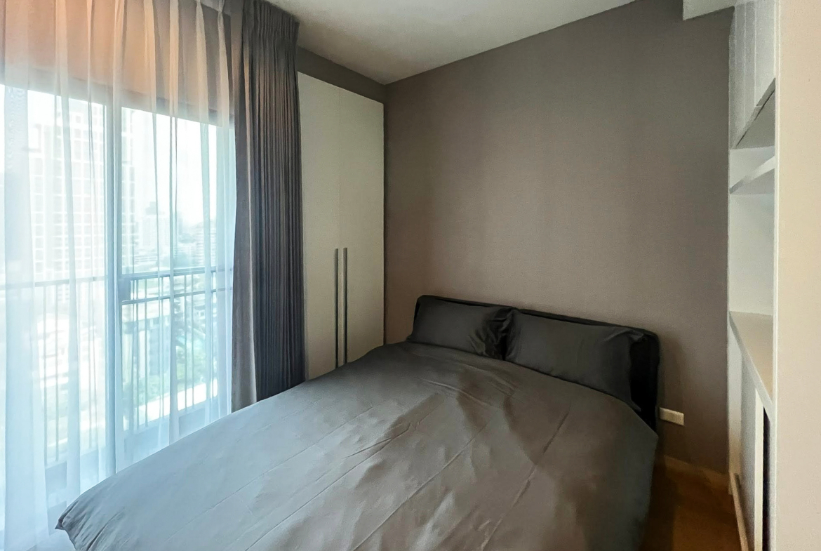 Spacious 2-bedroom, 2-bathroom condo for rent at Noble Reveal Ekkamai. Only 300m from BTS, fully furnished, 75 sqm, with indoor pool and gym. Rent: 60,000 THB/month.