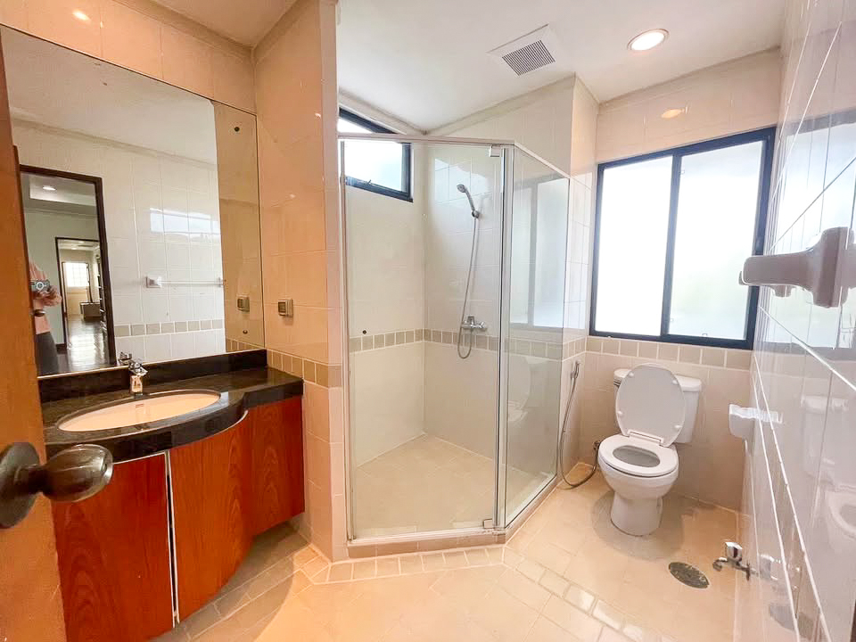 Pet-friendly 3 bed, 3 bath apartment for rent in Thong Lor. 280 sqm with balcony, maid room, full facilities, and greenery views. 120,000 THB/month.