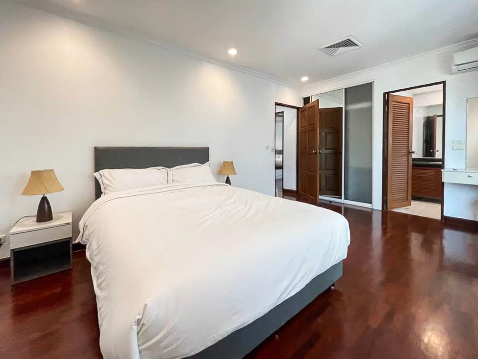 Pet-friendly 3 bed, 3 bath apartment for rent in Thong Lor. 280 sqm with balcony, maid room, full facilities, and greenery views. 120,000 THB/month.