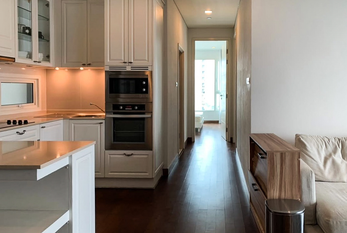 Spacious 4-bedroom condo for rent in Ivy Thonglor, 198 sqm, high floor with stunning views. 15 mins from BTS Thong Lo. Fully equipped, 130,000 THB/month.