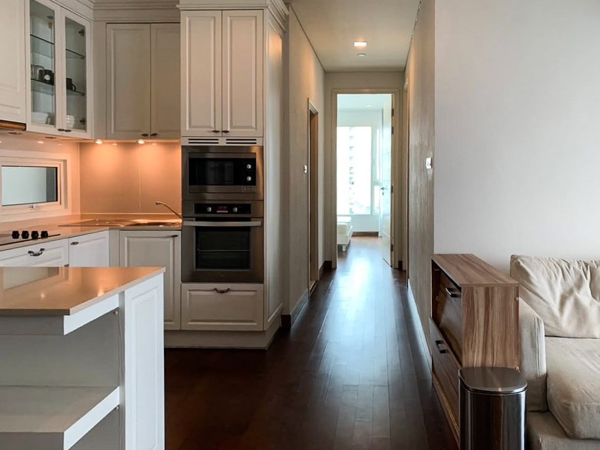 Spacious 4-bedroom condo for rent in Ivy Thonglor, 198 sqm, high floor with stunning views. 15 mins from BTS Thong Lo. Fully equipped, 130,000 THB/month.