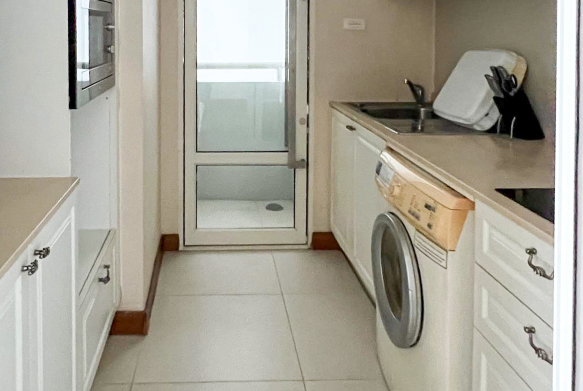 Spacious 2 bedroom, 2 bathroom condo for rent on the 20th floor of Ivy Thonglor. Fully furnished with city views, 85 sqm, modern design, only 50,000 THB/month.