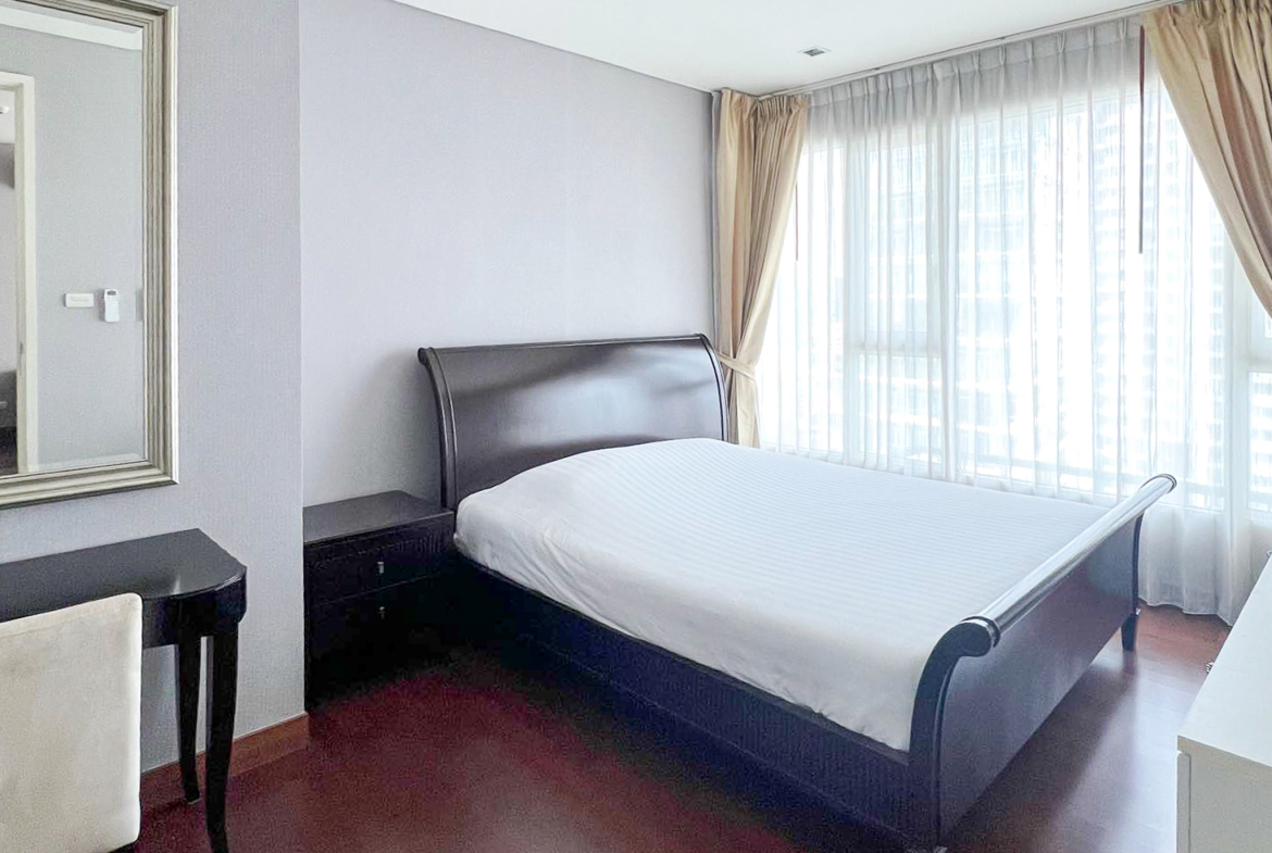 Spacious 2 bedroom, 2 bathroom condo for rent on the 20th floor of Ivy Thonglor. Fully furnished with city views, 85 sqm, modern design, only 50,000 THB/month.