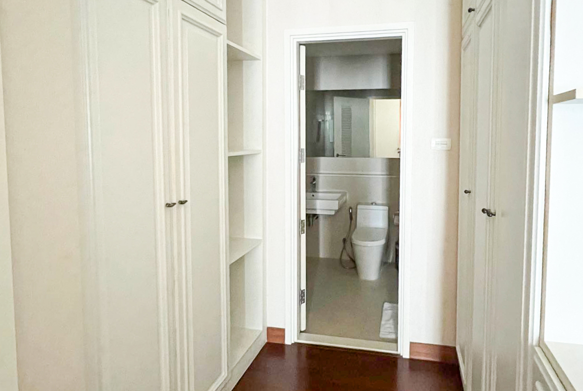 Spacious 2 bedroom, 2 bathroom condo for rent on the 20th floor of Ivy Thonglor. Fully furnished with city views, 85 sqm, modern design, only 50,000 THB/month.