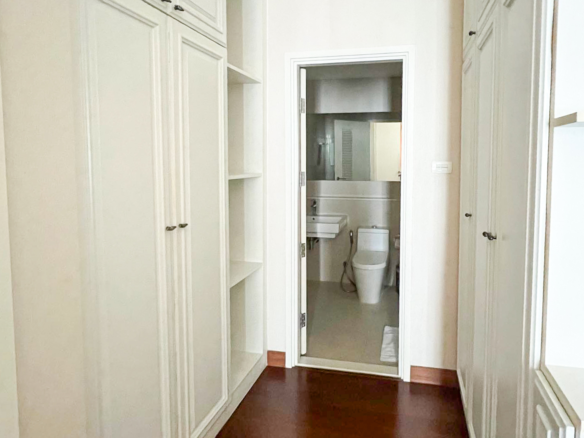 Spacious 2 bedroom, 2 bathroom condo for rent on the 20th floor of Ivy Thonglor. Fully furnished with city views, 85 sqm, modern design, only 50,000 THB/month.