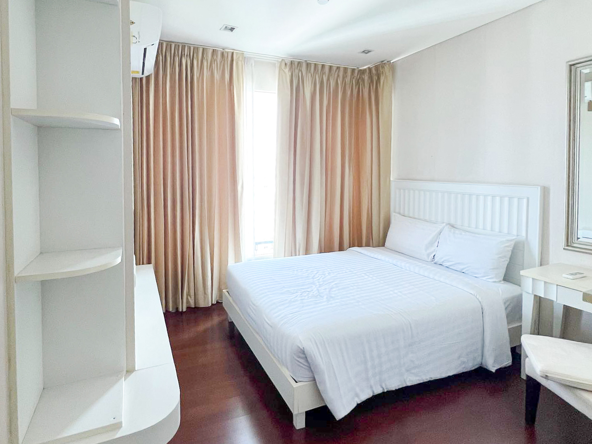 Spacious 2 bedroom, 2 bathroom condo for rent on the 20th floor of Ivy Thonglor. Fully furnished with city views, 85 sqm, modern design, only 50,000 THB/month.