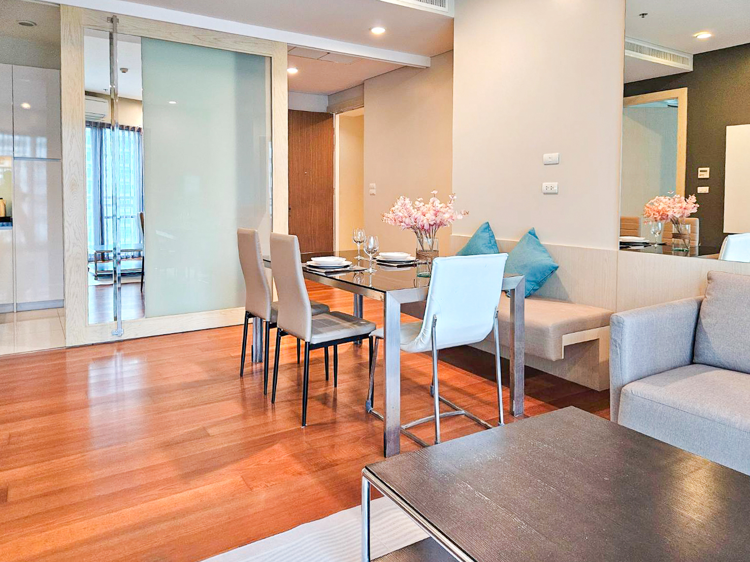 Spacious and newly renovated 1-bedroom corner condo for rent at Bright Sukhumvit 24, 70 sqm, fully furnished, with EV charger and luxury facilities.