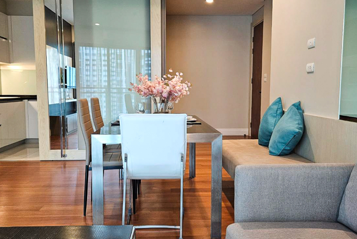 Spacious and newly renovated 1-bedroom corner condo for rent at Bright Sukhumvit 24, 70 sqm, fully furnished, with EV charger and luxury facilities.