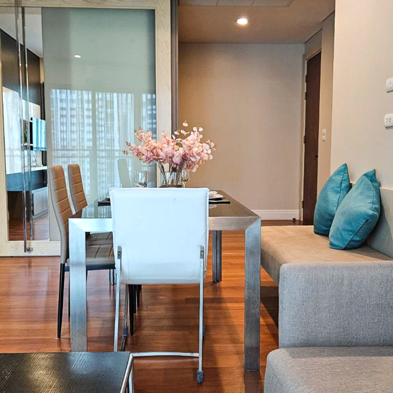 Spacious and newly renovated 1-bedroom corner condo for rent at Bright Sukhumvit 24, 70 sqm, fully furnished, with EV charger and luxury facilities.