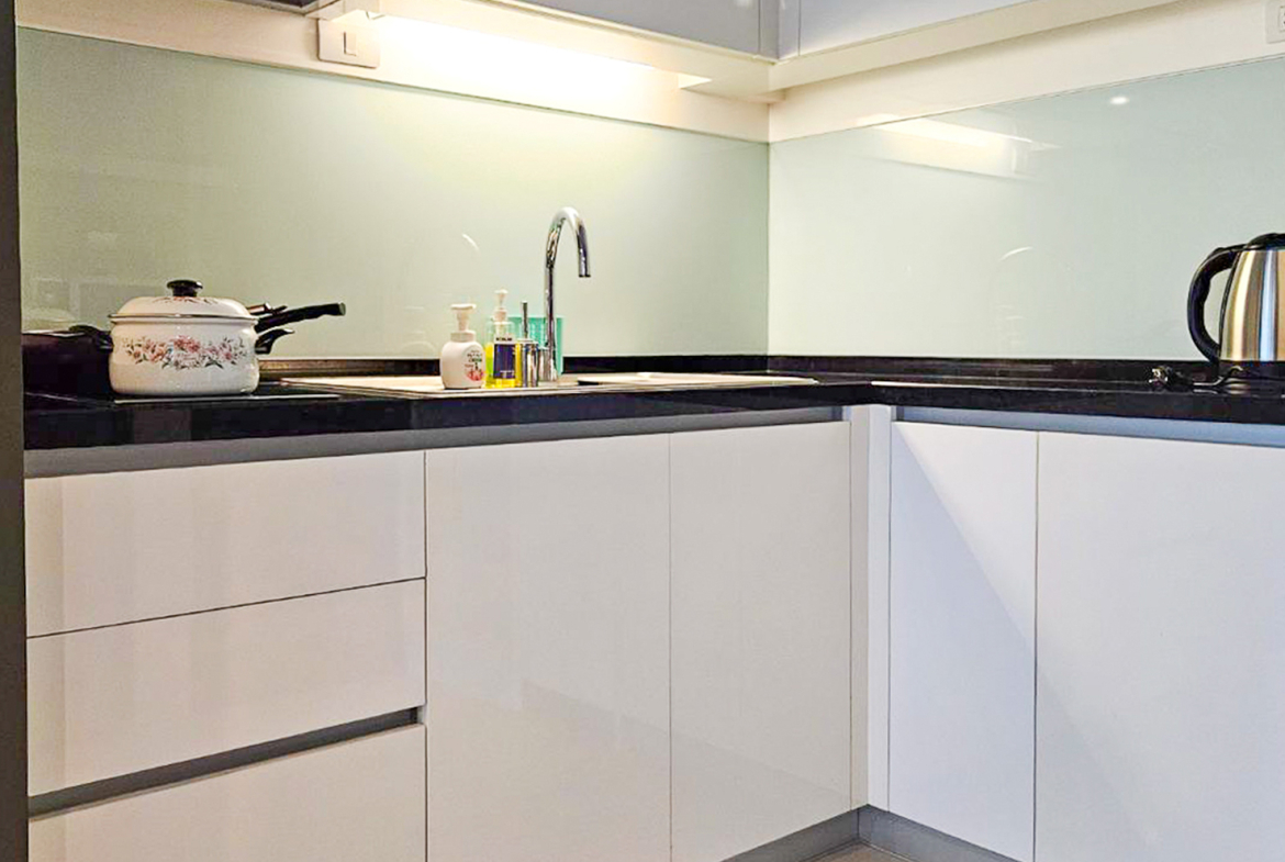 Spacious and newly renovated 1-bedroom corner condo for rent at Bright Sukhumvit 24, 70 sqm, fully furnished, with EV charger and luxury facilities.