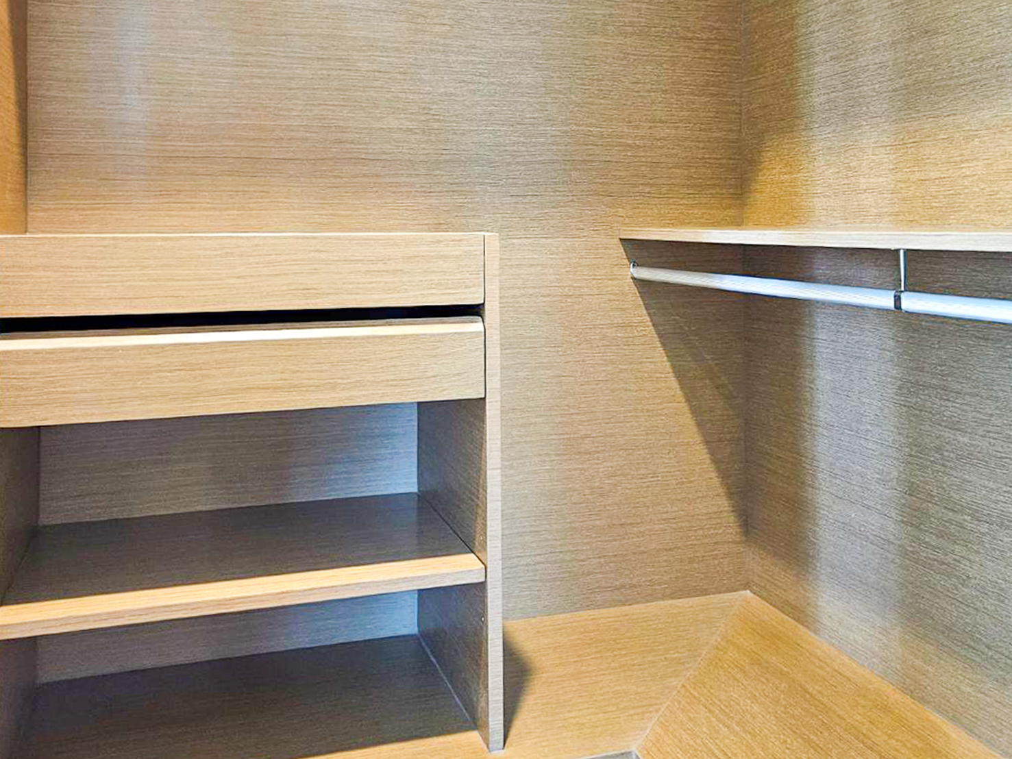 Spacious and newly renovated 1-bedroom corner condo for rent at Bright Sukhumvit 24, 70 sqm, fully furnished, with EV charger and luxury facilities.