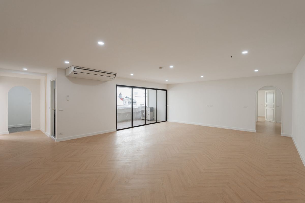 Fully Renovated 3-Bedroom Condo for Sale in Asoke | 174.5 sqm | Near BTS Asoke & MRT Sukhumvit