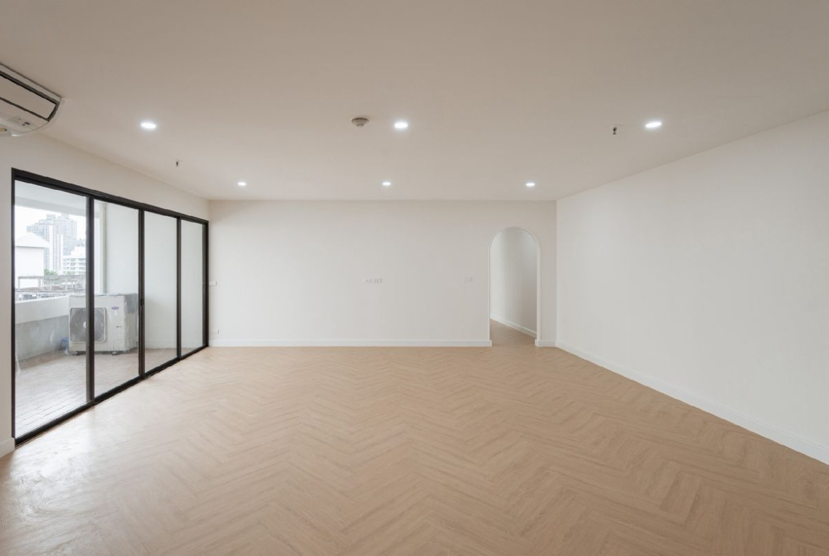 Fully Renovated 3-Bedroom Condo for Sale in Asoke | 174.5 sqm | Near BTS Asoke & MRT Sukhumvit