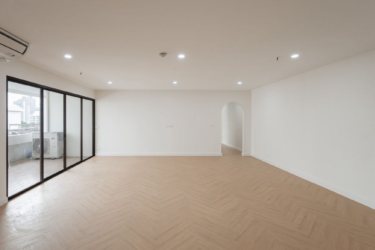 Fully Renovated 3-Bedroom Condo for Sale in Asoke | 174.5 sqm | Near BTS Asoke & MRT Sukhumvit
