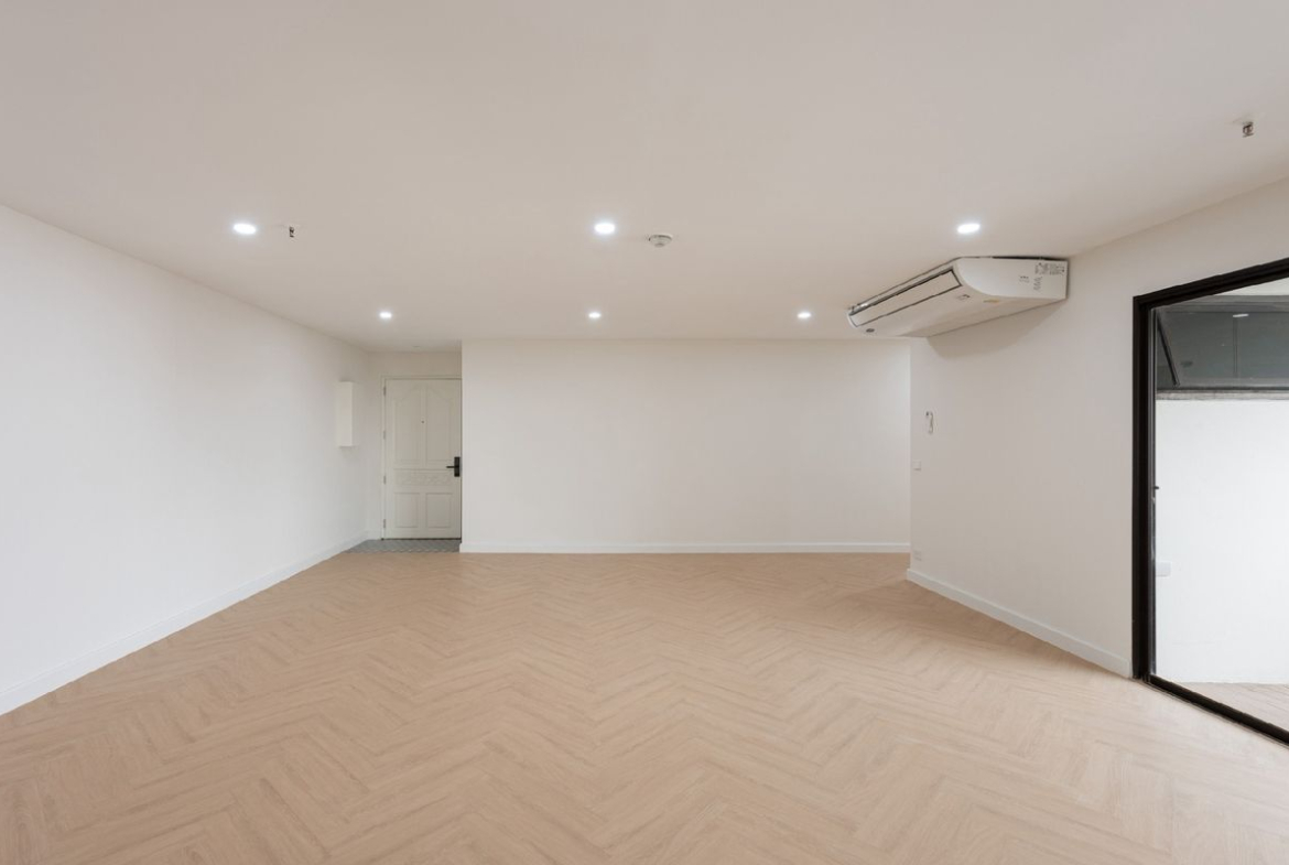 Fully Renovated 3-Bedroom Condo for Sale in Asoke | 174.5 sqm | Near BTS Asoke & MRT Sukhumvit
