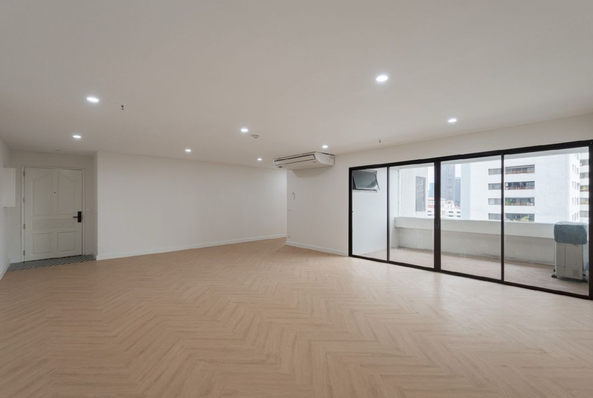 Fully Renovated 3-Bedroom Condo for Sale in Asoke | 174.5 sqm | Near BTS Asoke & MRT Sukhumvit