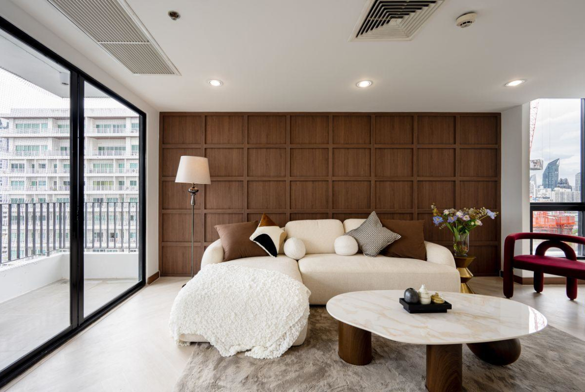 Spacious Renovated Condo in the Heart of Thonglor – House-Like Living in the Sky