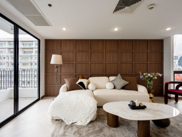 Spacious Renovated Condo in the Heart of Thonglor – House-Like Living in the Sky