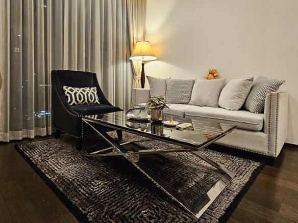 Luxury 1-Bedroom Condo for Rent at The XXXIX Sukhumvit 39 | Near BTS Phrom Phong