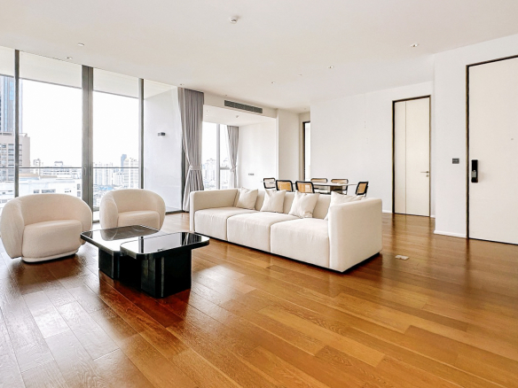 Stunning Three-Bedroom Condo for Rent at Kraam Sukhumvit 26 – Near BTS Phrom Phong