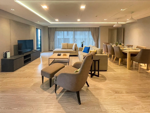 Elegant 3-Bedroom Executive Residence – 221 SQM | Ekkamai