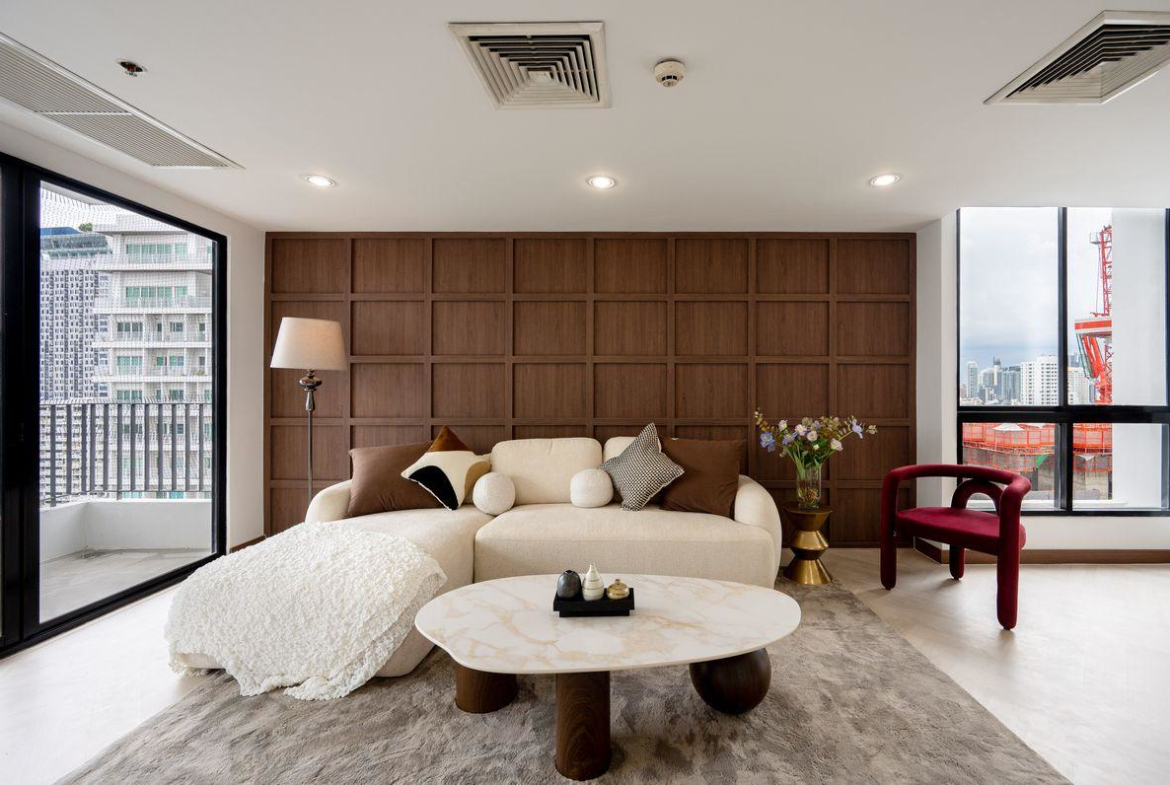 Spacious Renovated Condo in the Heart of Thonglor – House-Like Living in the Sky