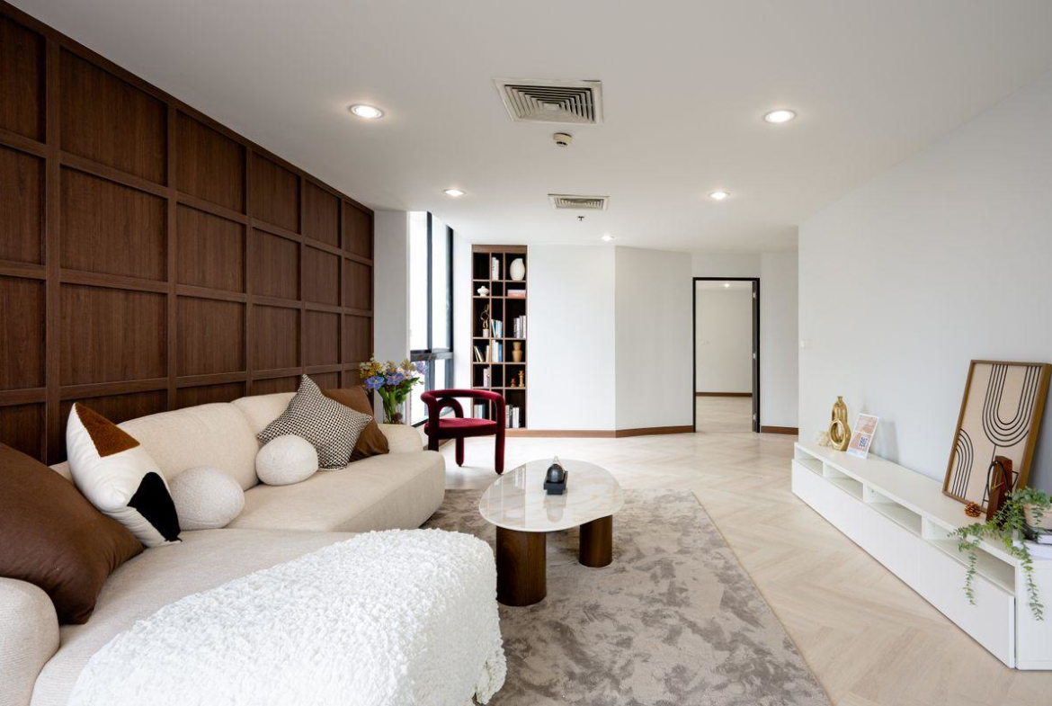 Spacious Renovated Condo in the Heart of Thonglor – House-Like Living in the Sky