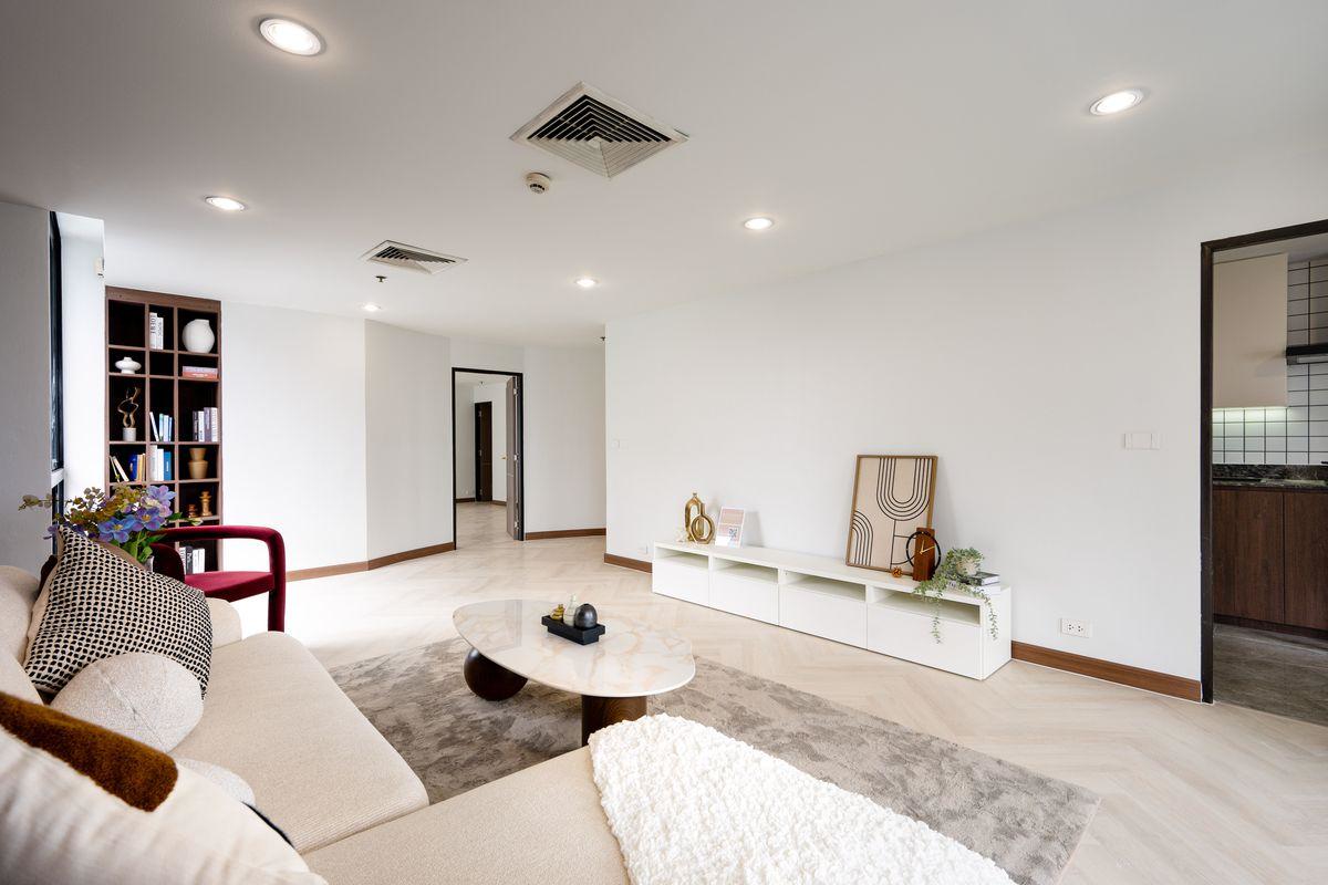 Spacious Renovated Condo in the Heart of Thonglor – House-Like Living in the Sky