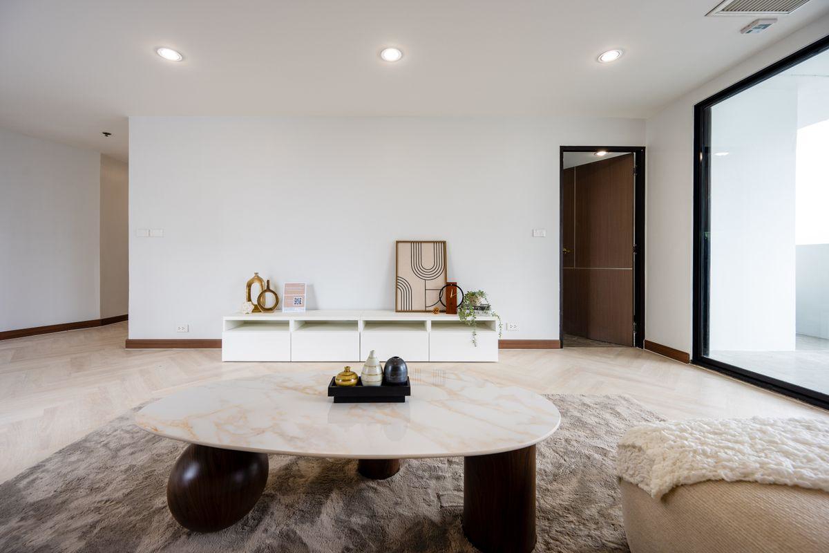 Spacious Renovated Condo in the Heart of Thonglor – House-Like Living in the Sky