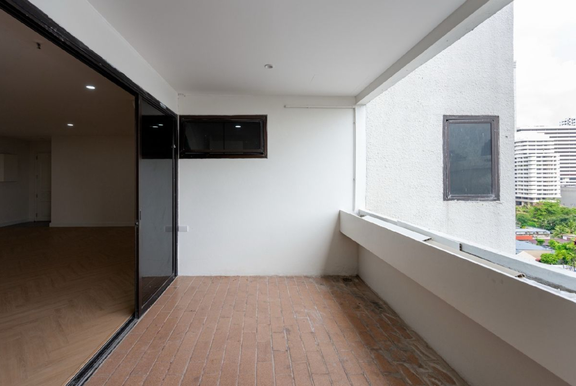Fully Renovated 3-Bedroom Condo for Sale in Asoke | 174.5 sqm | Near BTS Asoke & MRT Sukhumvit