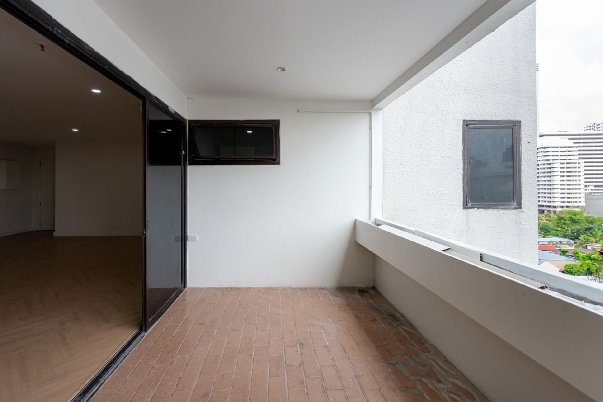 Fully Renovated 3-Bedroom Condo for Sale in Asoke | 174.5 sqm | Near BTS Asoke & MRT Sukhumvit