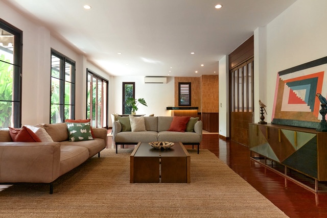 Beautifully Renovated 4-Bedroom Pool House for Rent in Ekkamai