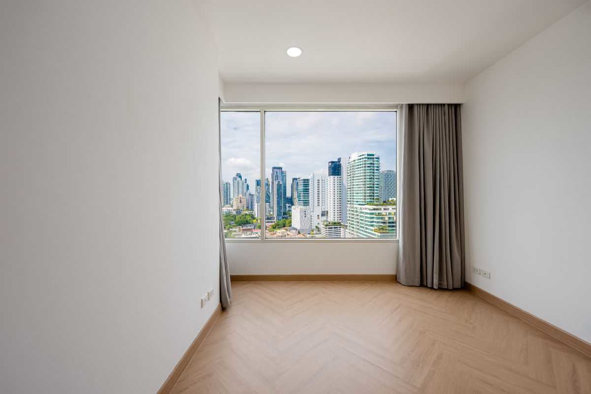 Spacious Renovated Condo for Sale in Thonglor – 2 Bedrooms, High Floor, 90.15 SQM