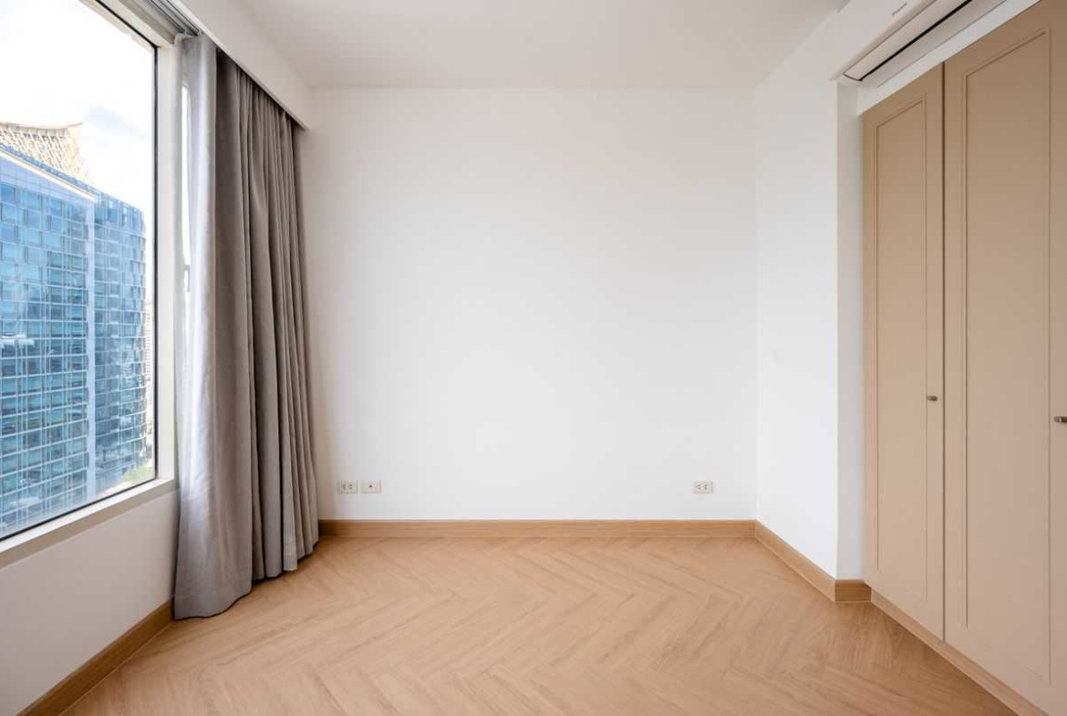 Spacious Renovated Condo for Sale in Thonglor – 2 Bedrooms, High Floor, 90.15 SQM