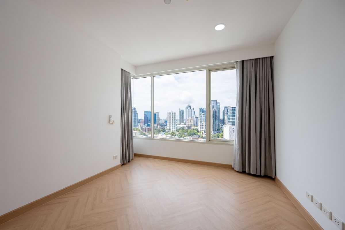 Spacious Renovated Condo for Sale in Thonglor – 2 Bedrooms, High Floor, 90.15 SQM