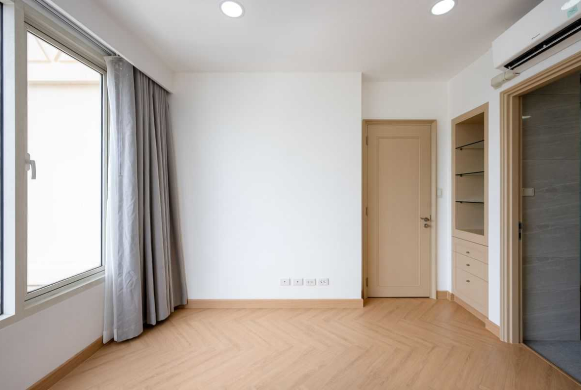 Spacious Renovated Condo for Sale in Thonglor – 2 Bedrooms, High Floor, 90.15 SQM