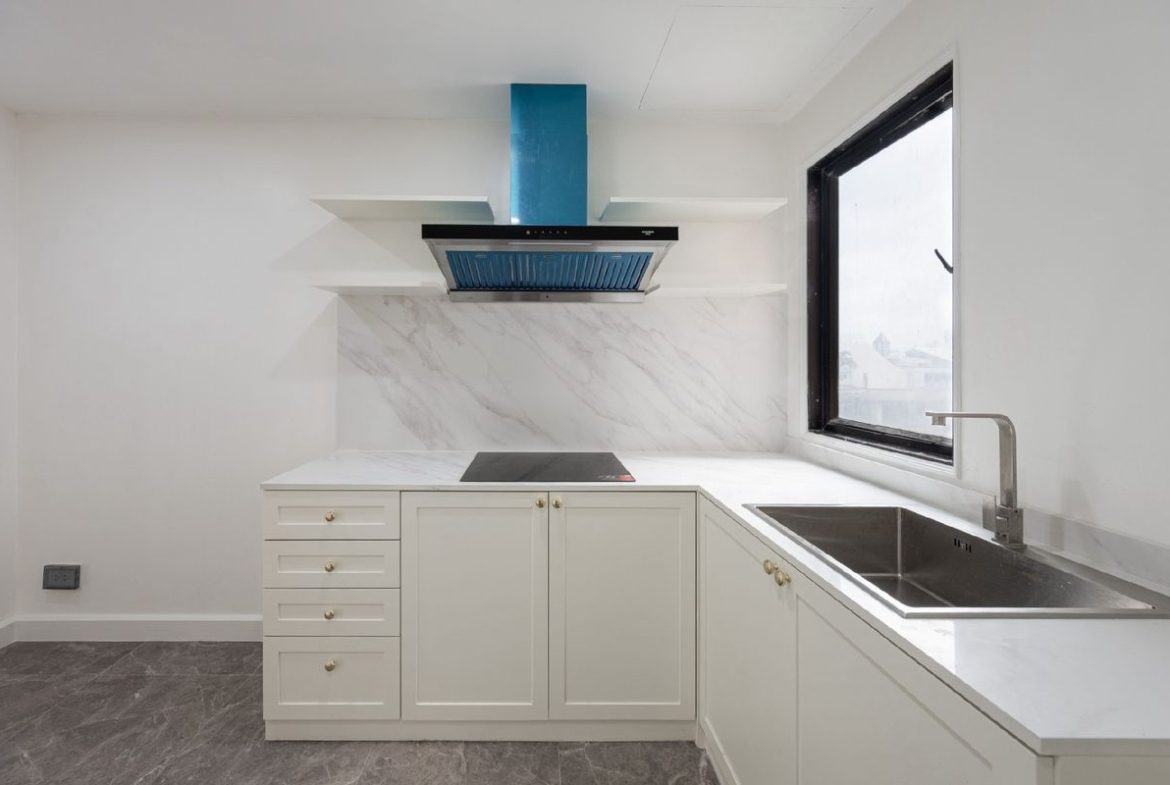 Fully Renovated 3-Bedroom Condo for Sale in Asoke | 174.5 sqm | Near BTS Asoke & MRT Sukhumvit