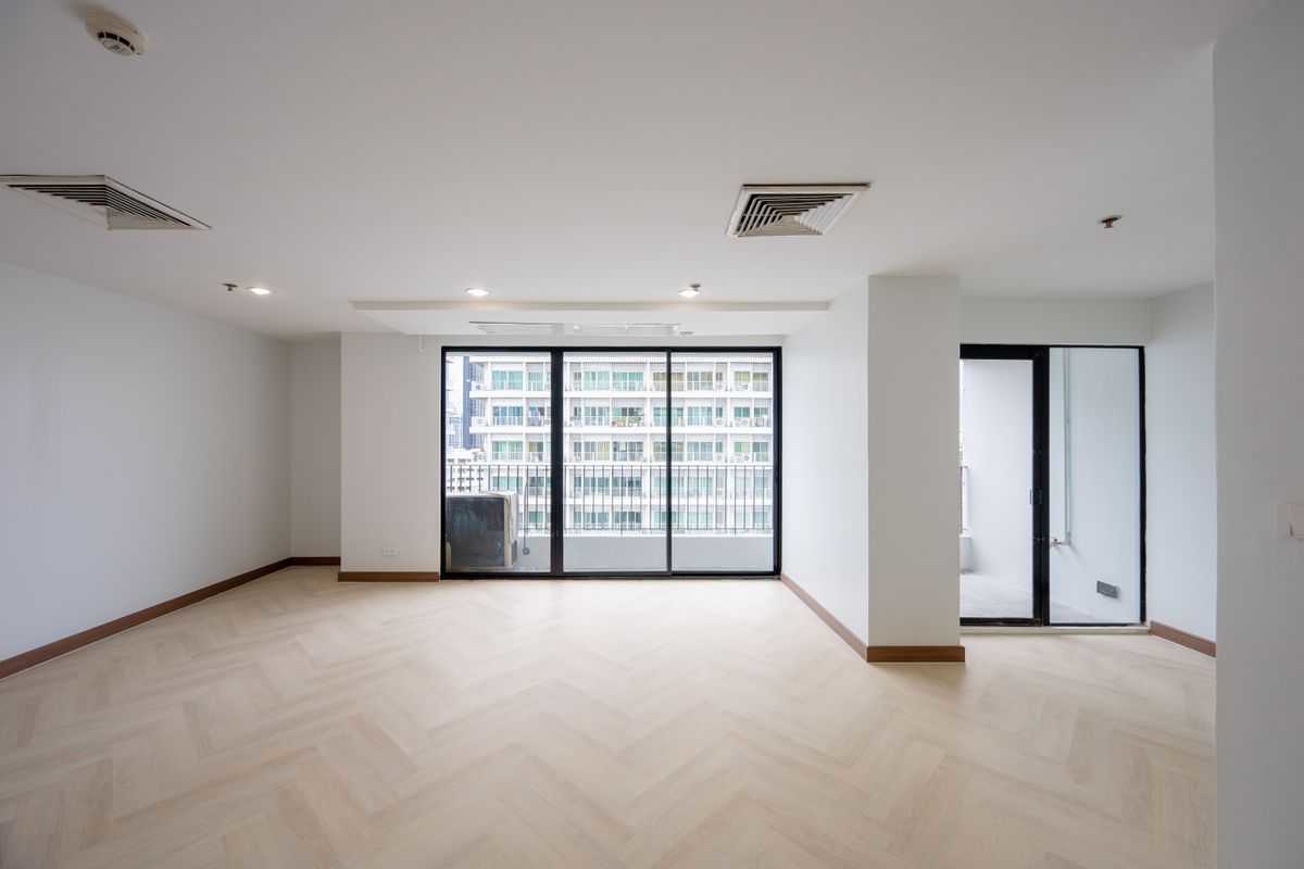 Spacious Renovated Condo in the Heart of Thonglor – House-Like Living in the Sky