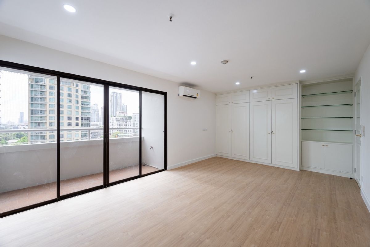 Fully Renovated 3-Bedroom Condo for Sale in Asoke | 174.5 sqm | Near BTS Asoke & MRT Sukhumvit