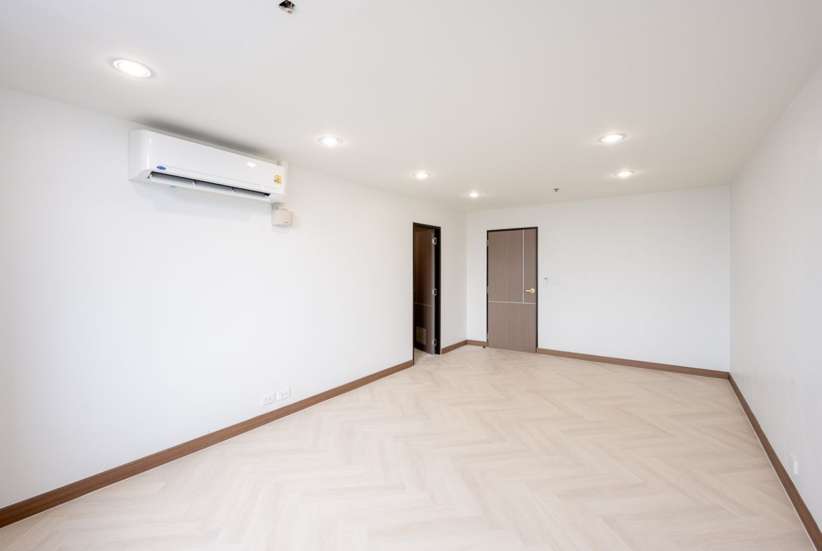 Spacious Renovated Condo in the Heart of Thonglor – House-Like Living in the Sky