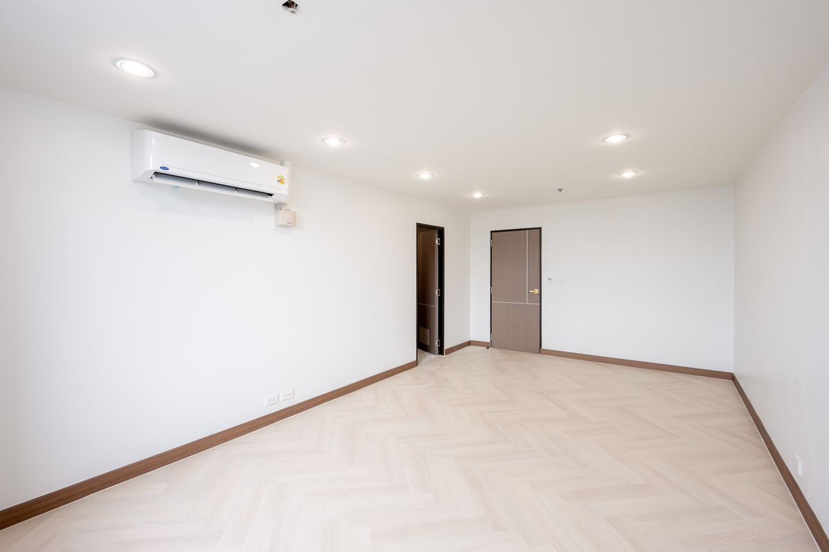 Spacious Renovated Condo in the Heart of Thonglor – House-Like Living in the Sky