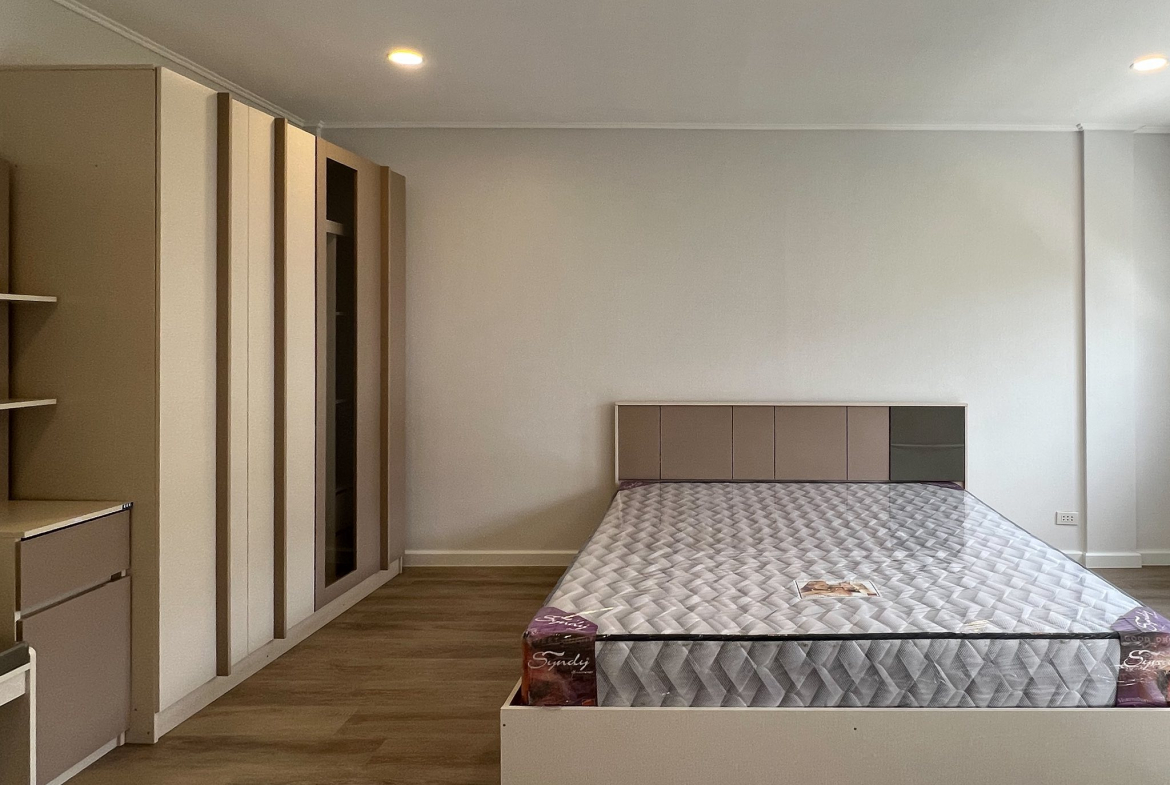 Renovated 4-Storey Townhouse for Rent Pridi 35 Sukhumvit 71 | 5 Bed 4 Bath