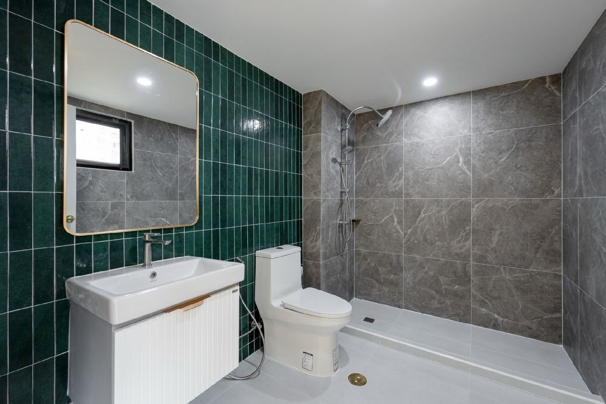 Fully Renovated 3-Bedroom Condo for Sale in Asoke | 174.5 sqm | Near BTS Asoke & MRT Sukhumvit