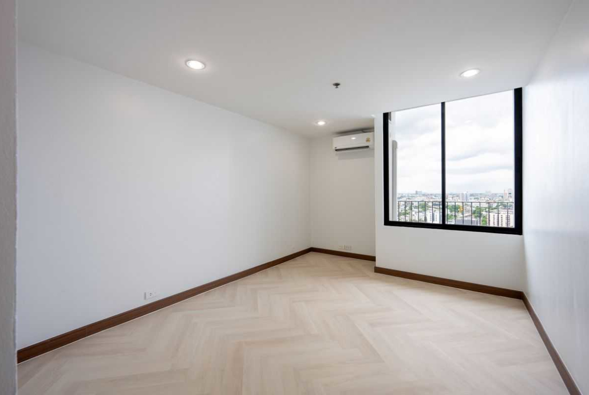Spacious Renovated Condo in the Heart of Thonglor – House-Like Living in the Sky