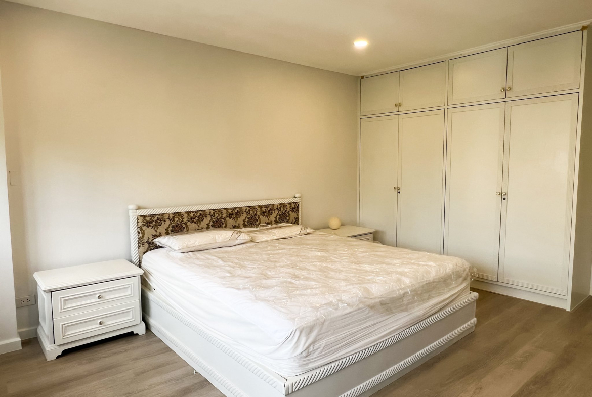 Renovated 4-Storey Townhouse for Rent Pridi 35 Sukhumvit 71 | 5 Bed 4 Bath