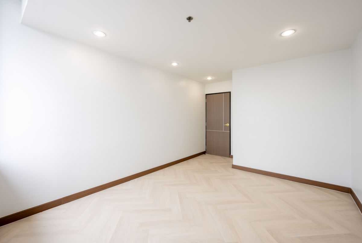 Spacious Renovated Condo in the Heart of Thonglor – House-Like Living in the Sky